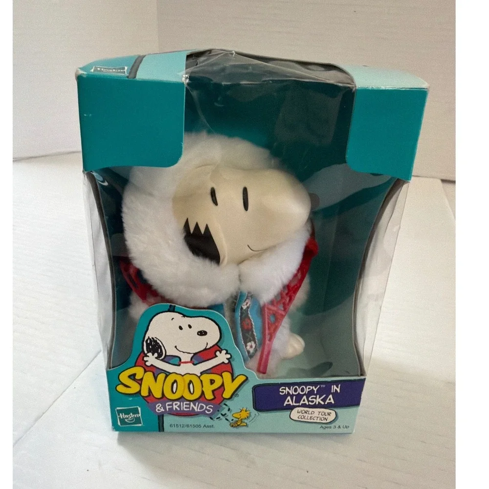 NEW Hasbro Snoopy in Alaska Posable Figure w Removable Outfit Toy